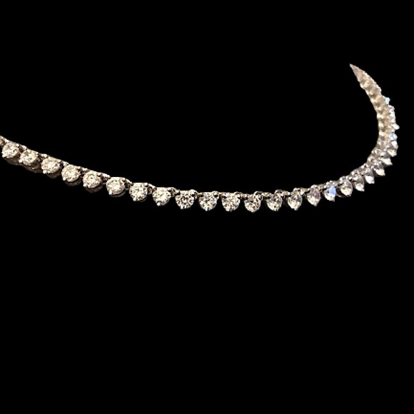Classic & Timeless Cubic Zirconia Tennis Neckless - Picture 4 of 15